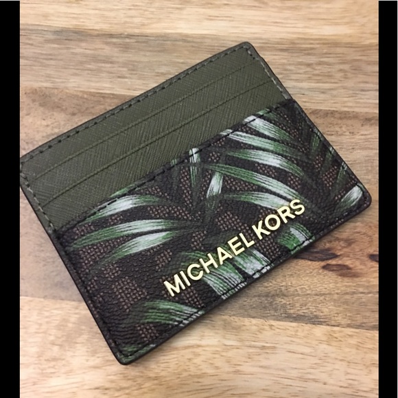 Michael Kors Handbags - Michael Kors Jet Set Travel LG Card Holder